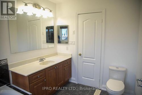 98 Lena Drive, Richmond Hill, ON - Indoor Photo Showing Bathroom