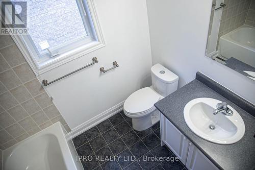 98 Lena Drive, Richmond Hill, ON - Indoor Photo Showing Bathroom