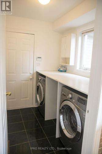 98 Lena Drive, Richmond Hill, ON - Indoor Photo Showing Laundry Room