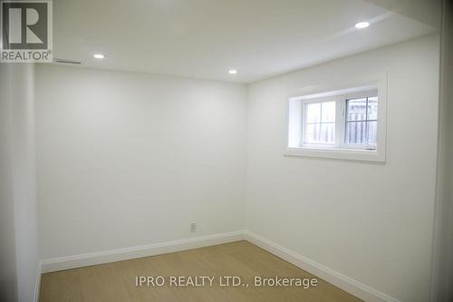 98 Lena Drive, Richmond Hill, ON - Indoor Photo Showing Other Room