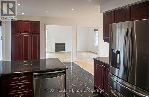 98 Lena Drive, Richmond Hill, ON - Indoor Photo Showing Kitchen With Stainless Steel Kitchen