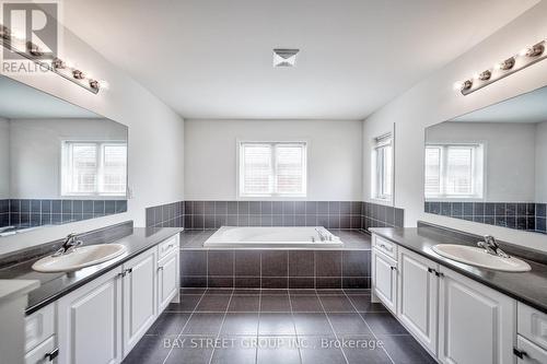 10 Rugman Crescent, Springwater, ON - Indoor Photo Showing Bathroom