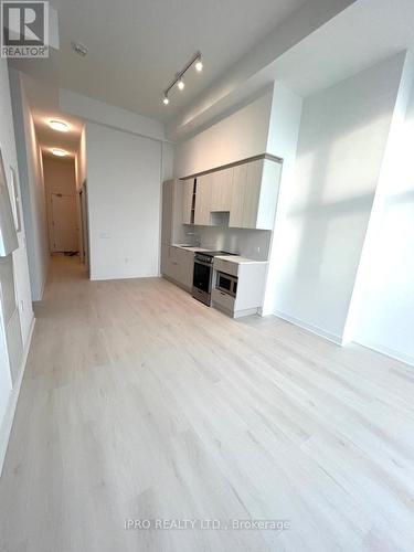 529 - 3900 Confederation Parkway, Mississauga, ON - Indoor Photo Showing Kitchen