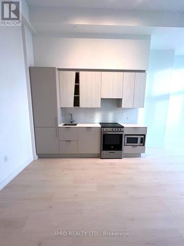 529 - 3900 Confederation Parkway, Mississauga, ON - Indoor Photo Showing Kitchen