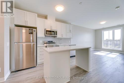 107 - 95 Dundas Street W, Oakville, ON - Indoor Photo Showing Kitchen