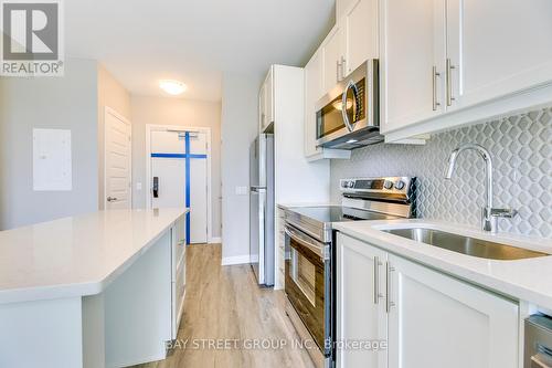 107 - 95 Dundas Street W, Oakville, ON - Indoor Photo Showing Kitchen