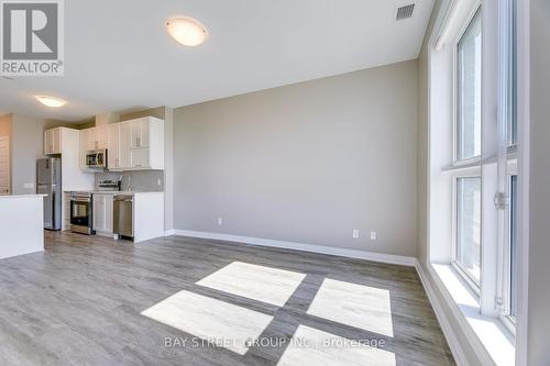 107 - 95 Dundas Street W, Oakville, ON - Indoor Photo Showing Kitchen