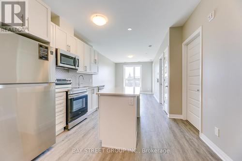 107 - 95 Dundas Street W, Oakville, ON - Indoor Photo Showing Kitchen