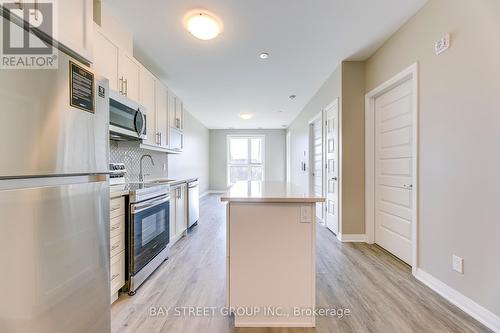 107 - 95 Dundas Street W, Oakville, ON - Indoor Photo Showing Kitchen