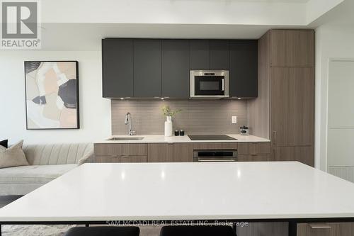 1412 - 220 Missinnihe Way, Mississauga, ON - Indoor Photo Showing Kitchen With Upgraded Kitchen