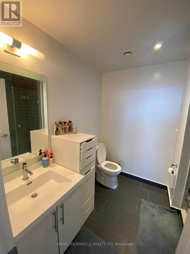 1605 - 55 Speers Road, Oakville, ON - Indoor Photo Showing Bathroom