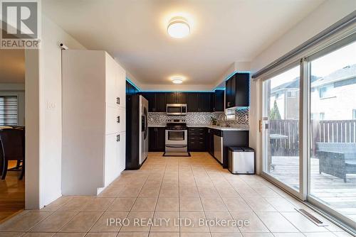 60 Brentcliff Drive, Brampton, ON - Indoor Photo Showing Kitchen