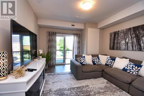 203 - 2605 Binbrook Road, Hamilton, ON - Indoor Photo Showing Living Room