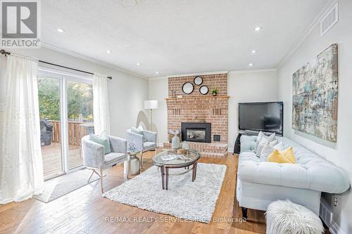 118 Parkedge Street, Guelph/Eramosa, ON - Indoor Photo Showing Living Room With Fireplace