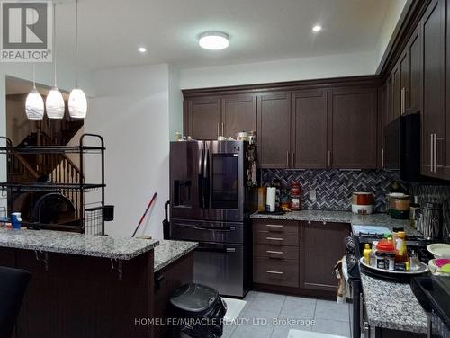 421 Freure Drive, Cambridge, ON - Indoor Photo Showing Kitchen With Upgraded Kitchen