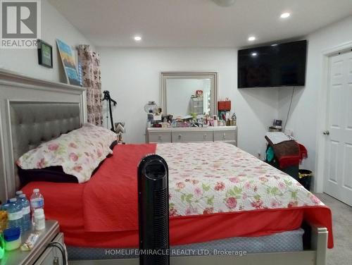 421 Freure Drive, Cambridge, ON - Indoor Photo Showing Bedroom