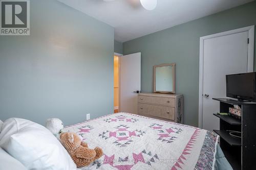 35 Wildewood Avenue, Hamilton, ON - Indoor Photo Showing Bedroom