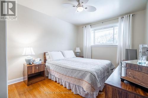 35 Wildewood Avenue, Hamilton, ON - Indoor Photo Showing Bedroom