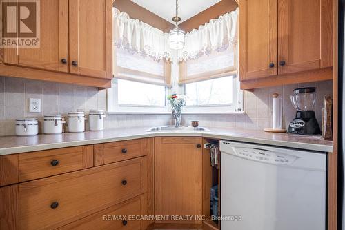 35 Wildewood Avenue, Hamilton, ON - Indoor Photo Showing Kitchen