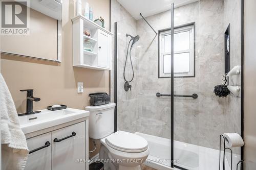 35 Wildewood Avenue, Hamilton, ON - Indoor Photo Showing Bathroom