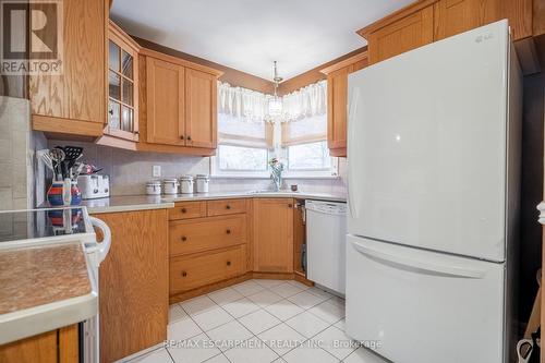 35 Wildewood Avenue, Hamilton, ON - Indoor Photo Showing Kitchen