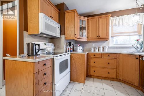 35 Wildewood Avenue, Hamilton, ON - Indoor Photo Showing Kitchen