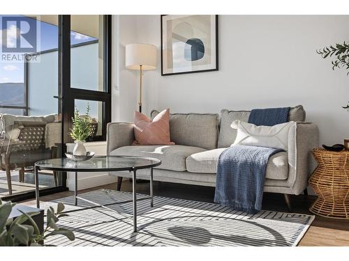 1471 St Paul Street Unit# 1606, Kelowna, BC - Indoor Photo Showing Living Room