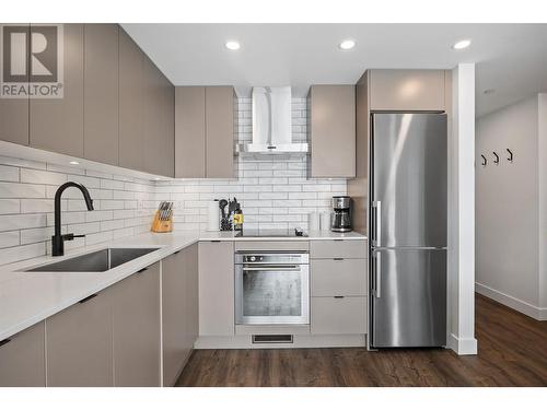 1471 St Paul Street Unit# 1606, Kelowna, BC - Indoor Photo Showing Kitchen With Upgraded Kitchen