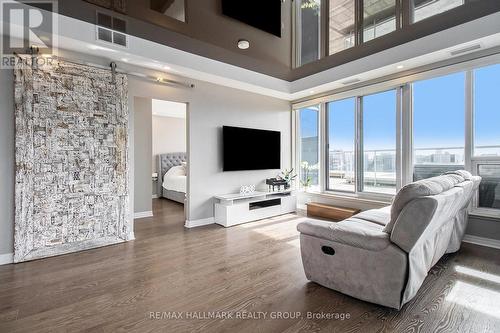 2706 - 195 Besserer Street, Ottawa, ON - Indoor Photo Showing Living Room