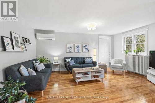 160 Crichton Street, Ottawa, ON - Indoor Photo Showing Living Room