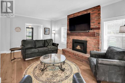 2722 Red Maple Avenue E, Lincoln (980 - Lincoln-Jordan/Vineland), ON - Indoor Photo Showing Living Room With Fireplace