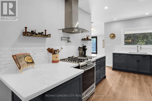 2722 Red Maple Avenue E, Lincoln (980 - Lincoln-Jordan/Vineland), ON - Indoor Photo Showing Kitchen With Upgraded Kitchen