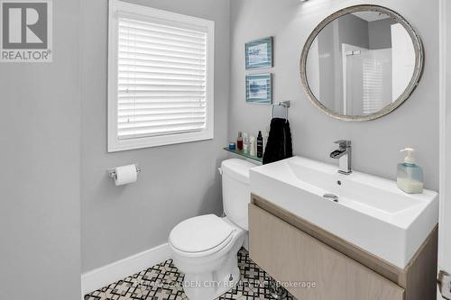 2722 Red Maple Avenue E, Lincoln (980 - Lincoln-Jordan/Vineland), ON - Indoor Photo Showing Bathroom