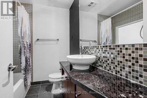 302 - 21 Earl Street, Toronto, ON - Indoor Photo Showing Bathroom