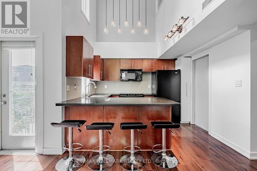 302 - 21 Earl Street, Toronto, ON - Indoor Photo Showing Kitchen