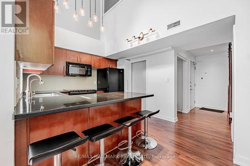 302 - 21 Earl Street, Toronto, ON - Indoor Photo Showing Kitchen