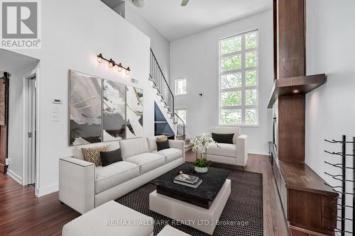 302 - 21 Earl Street, Toronto, ON - Indoor Photo Showing Living Room