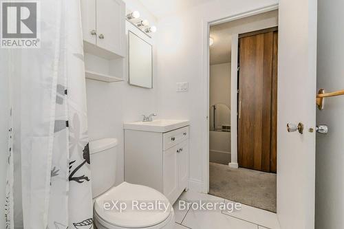 2 - 165 Green Valley Drive, Kitchener, ON - Indoor Photo Showing Bathroom