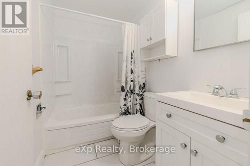 2 - 165 Green Valley Drive, Kitchener, ON - Indoor Photo Showing Bathroom