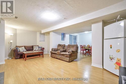 41 Timbercreek Court, Toronto, ON - Indoor Photo Showing Living Room