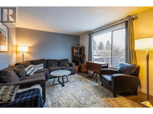 2568 Sandpiper Drive Unit# 28, Kamloops, BC - Indoor Photo Showing Living Room