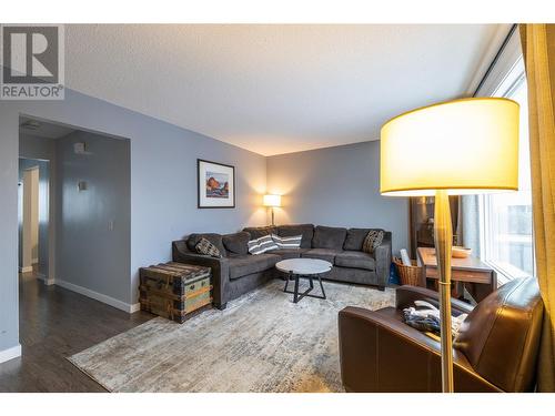 2568 Sandpiper Drive Unit# 28, Kamloops, BC - Indoor Photo Showing Living Room