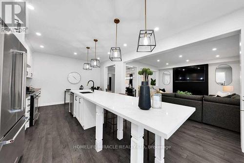 155 Ronald Hooper Avenue, Clarington, ON - Indoor Photo Showing Kitchen With Upgraded Kitchen