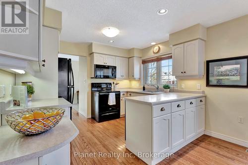 56 Honeysuckle Drive, Guelph (Village By The Arboretum), ON - Indoor Photo Showing Kitchen