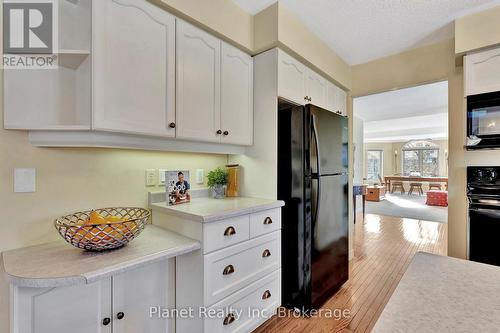 56 Honeysuckle Drive, Guelph (Village By The Arboretum), ON - Indoor Photo Showing Kitchen