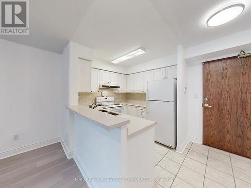 908 - 39 Oneida Crescent, Richmond Hill, ON - Indoor Photo Showing Kitchen