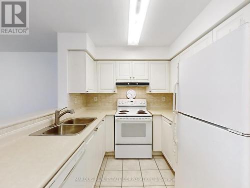 908 - 39 Oneida Crescent, Richmond Hill, ON - Indoor Photo Showing Kitchen With Double Sink