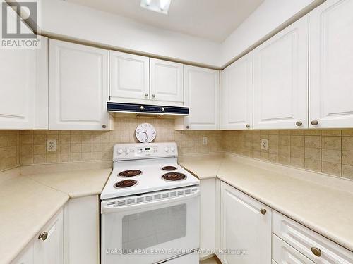 908 - 39 Oneida Crescent, Richmond Hill, ON - Indoor Photo Showing Kitchen