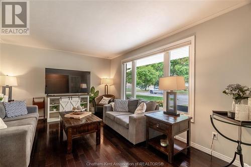 97 Partridge Crescent, Chatham, ON - Indoor Photo Showing Living Room