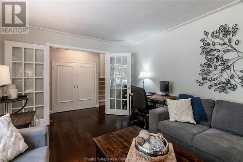 97 Partridge Crescent, Chatham, ON - Indoor Photo Showing Living Room